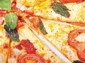 Мастер-класс итальянской кухни Мастер-класс итальянской кухниПодарочные сертификаты<br>Итальянская кухня просто великолепна! А какое разнообразие вкусов и запахов! Паста, лазанья, тортелли, карбонара, равиоли, феттуччини, ригатони, пенне, фарфалле и многочисленные соусы! Прикосновение к искусству итальянской кухни может стать великолепным подарком, и на судьбу надеяться не нужно: его можно купить и преподнести в виде солидного подарочного сертификата.<br>