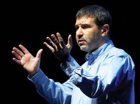 Театральный вечер с Гришковцом для двоих Театральный вечер с Гришковцом для двоихПодарочные сертификаты<br>Вечер в компании приятного собеседника – что может быть лучше? Разве что вечер в компании знаменитого писателя, актера и мыслителя Евгения Гришковца! Встреча с ним – всегда потрясающий сюрприз. Каждый находящийся в зале человек – не зритель и даже не слушатель, а внимательный душевный собеседник. Приглашаем и вас принять участие в очередном человеческом разговоре, окунуться в океан интересных мыслей, забавных наблюдений и умозаключений от знаменитого Евгения Гришковца.<br>
