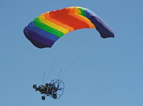 Полет на мотопараплане Полет на мотопарапланеПодарочные сертификаты<br>Вас ждет ощущение свободы, легкость и восторг. Купол парашюта наполнится воздухом. Мотор поможет выбрать направление движения. Вам не страшны никакие ветра!<br>Оказывается, люди могут летать как птицы! Или веселее, чем птицы?<br>